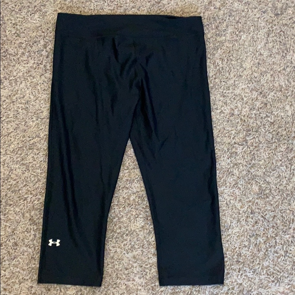 Under Armour heatgear compression Capri leggings.